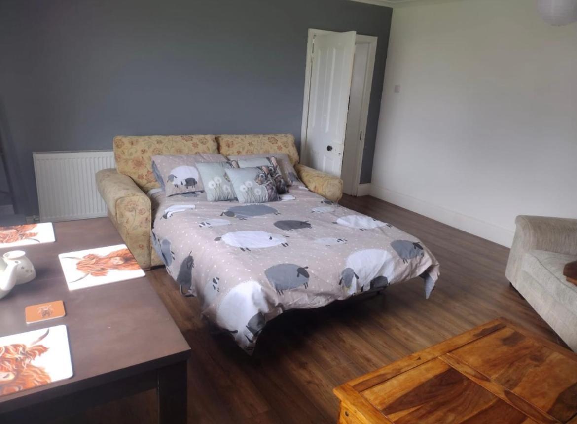 Lingfield Ewenique Views Pets Welcome